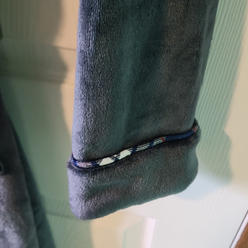 Bundle Of 2 Tommy Bahama Charcoal Plush Robes. NWOT - Picture 7 of 9